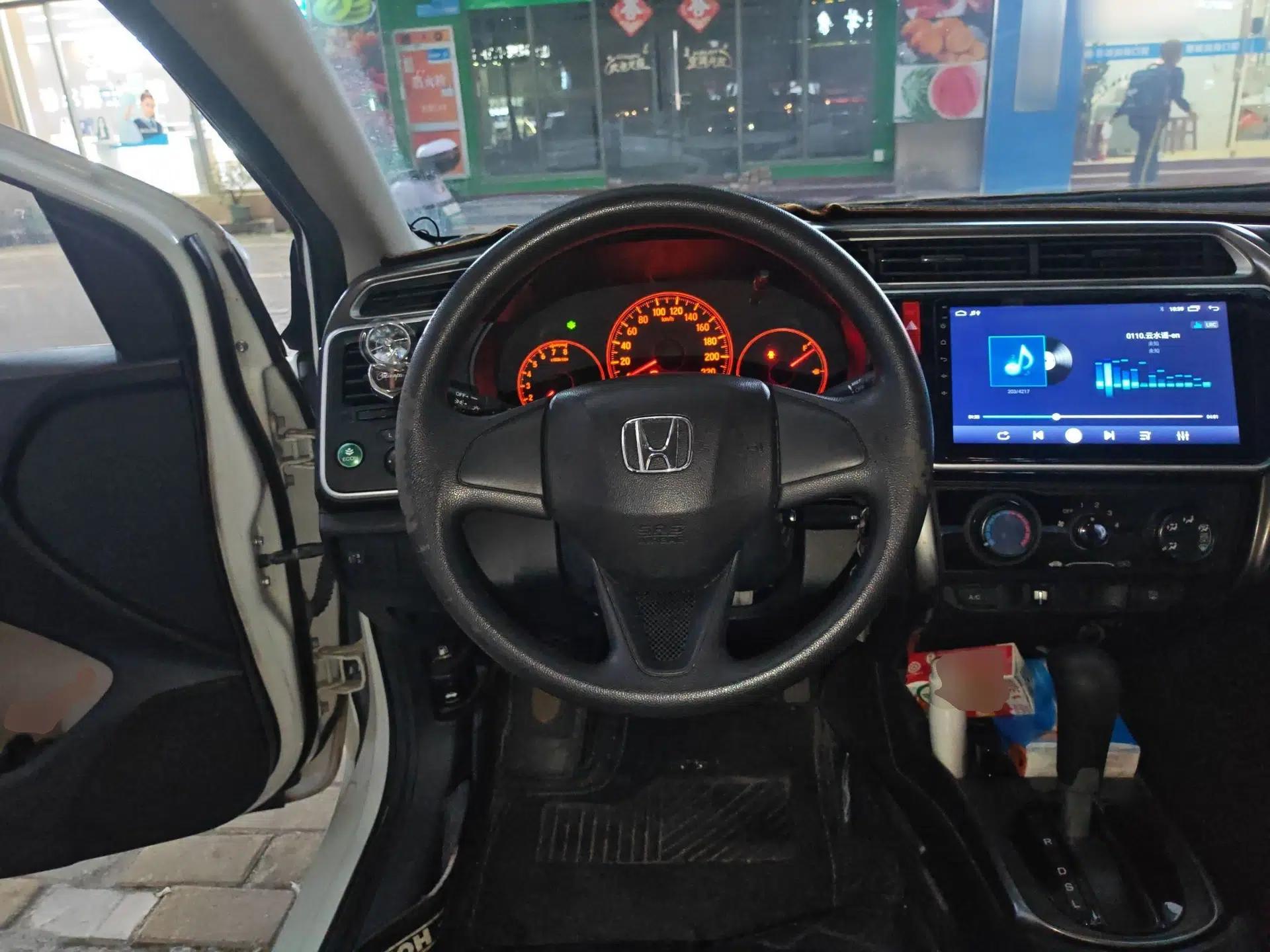 Honda Greiz 2016 1.5L CVT Classic Edition — миниатюра 11