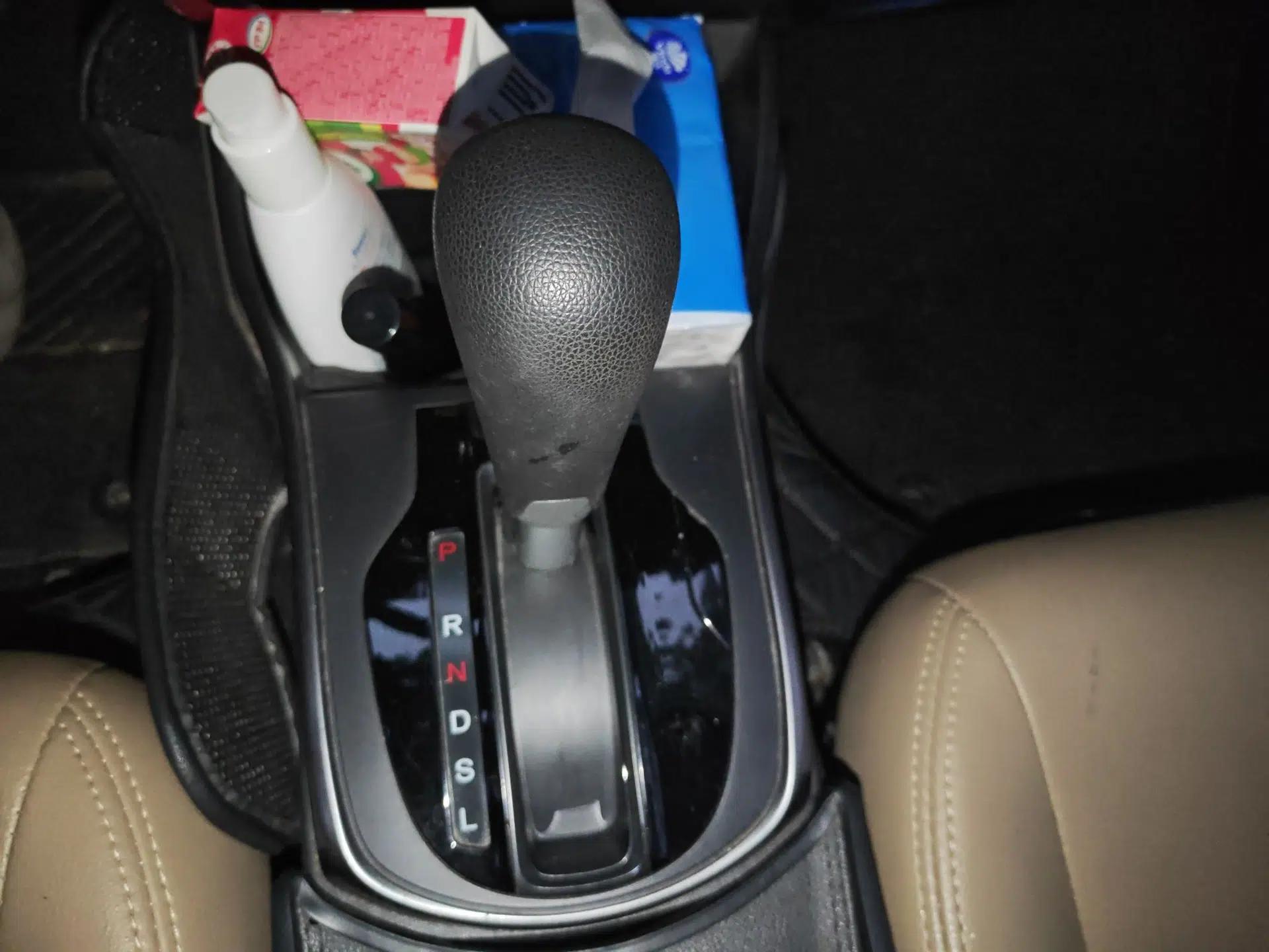 Honda Greiz 2016 1.5L CVT Classic Edition — миниатюра 15