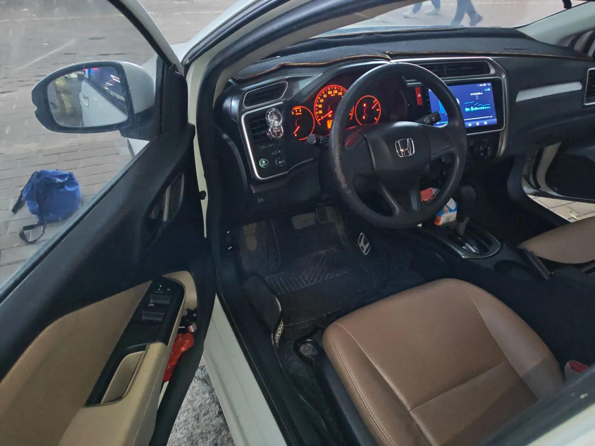 Honda Greiz 2016 1.5L CVT Classic Edition — миниатюра 17