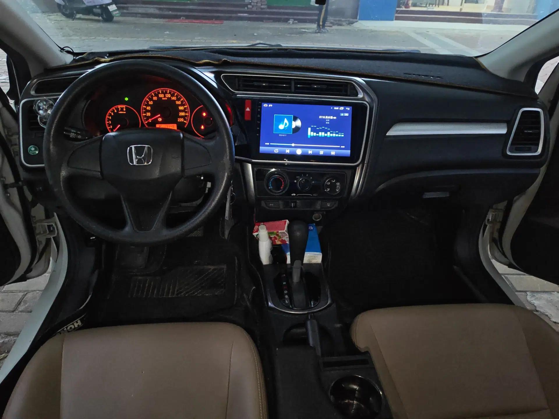 Honda Greiz 2016 1.5L CVT Classic Edition — миниатюра 10