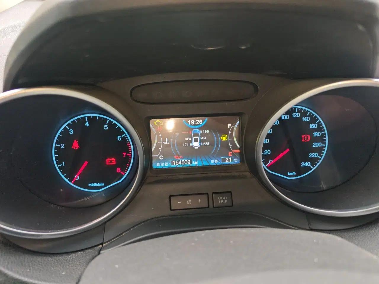 BYD Yuan 2016 1.5L Manual Luxury Model — миниатюра 12