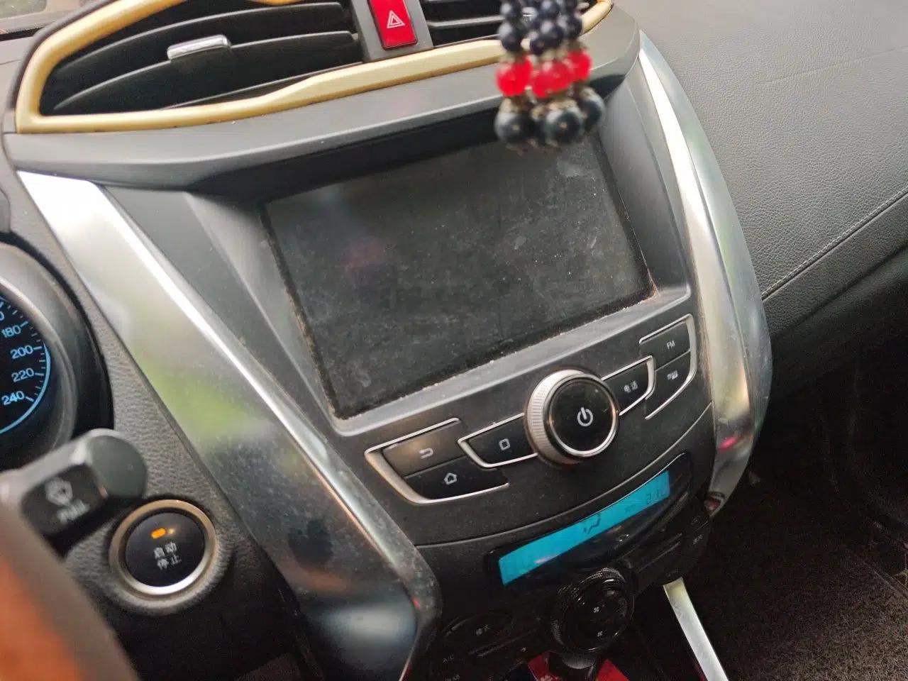 BYD Yuan 2016 1.5L Manual Luxury Model — миниатюра 14