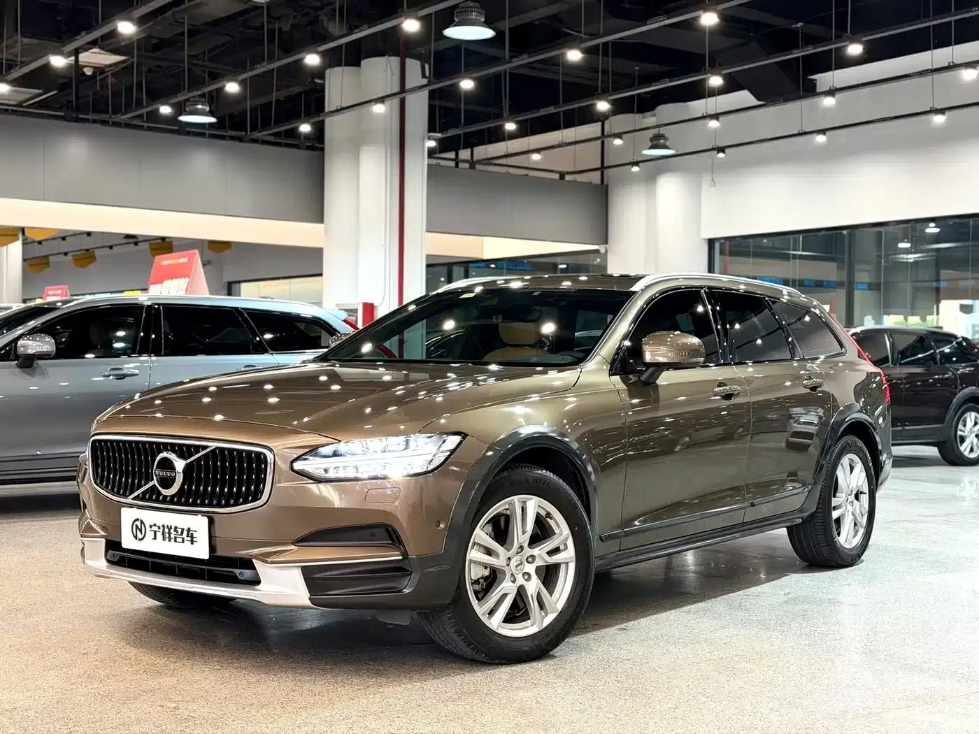 2017 Volvo V90 Cross Country T5 AWD Smart Edition — миниатюра 1