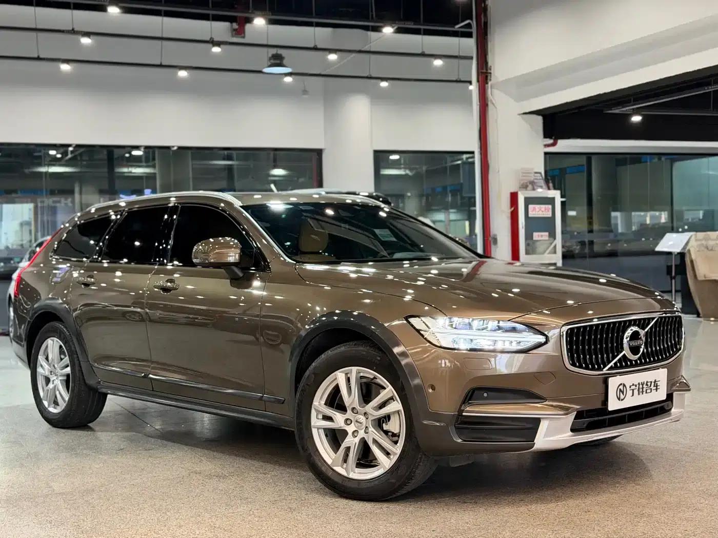 2017 Volvo V90 Cross Country T5 AWD Smart Edition — миниатюра 3