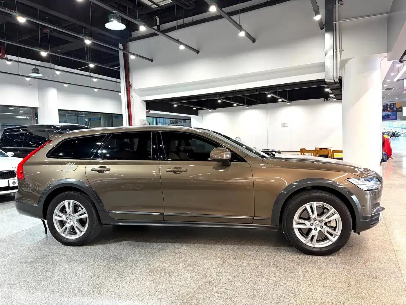 2017 Volvo V90 Cross Country T5 AWD Smart Edition — миниатюра 4