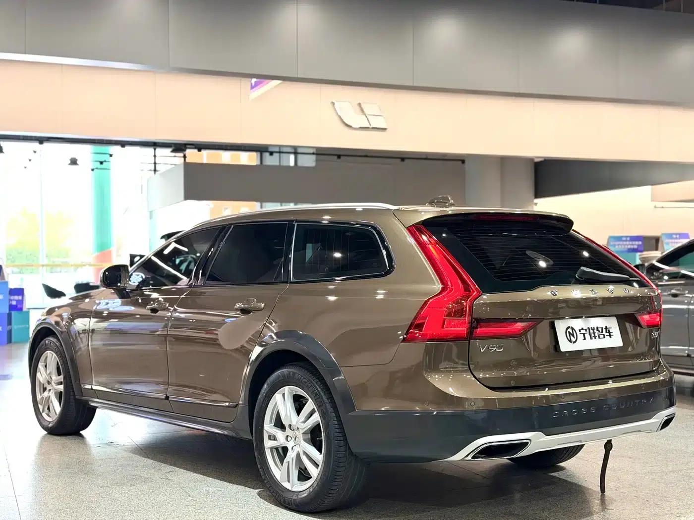 2017 Volvo V90 Cross Country T5 AWD Smart Edition — миниатюра 7