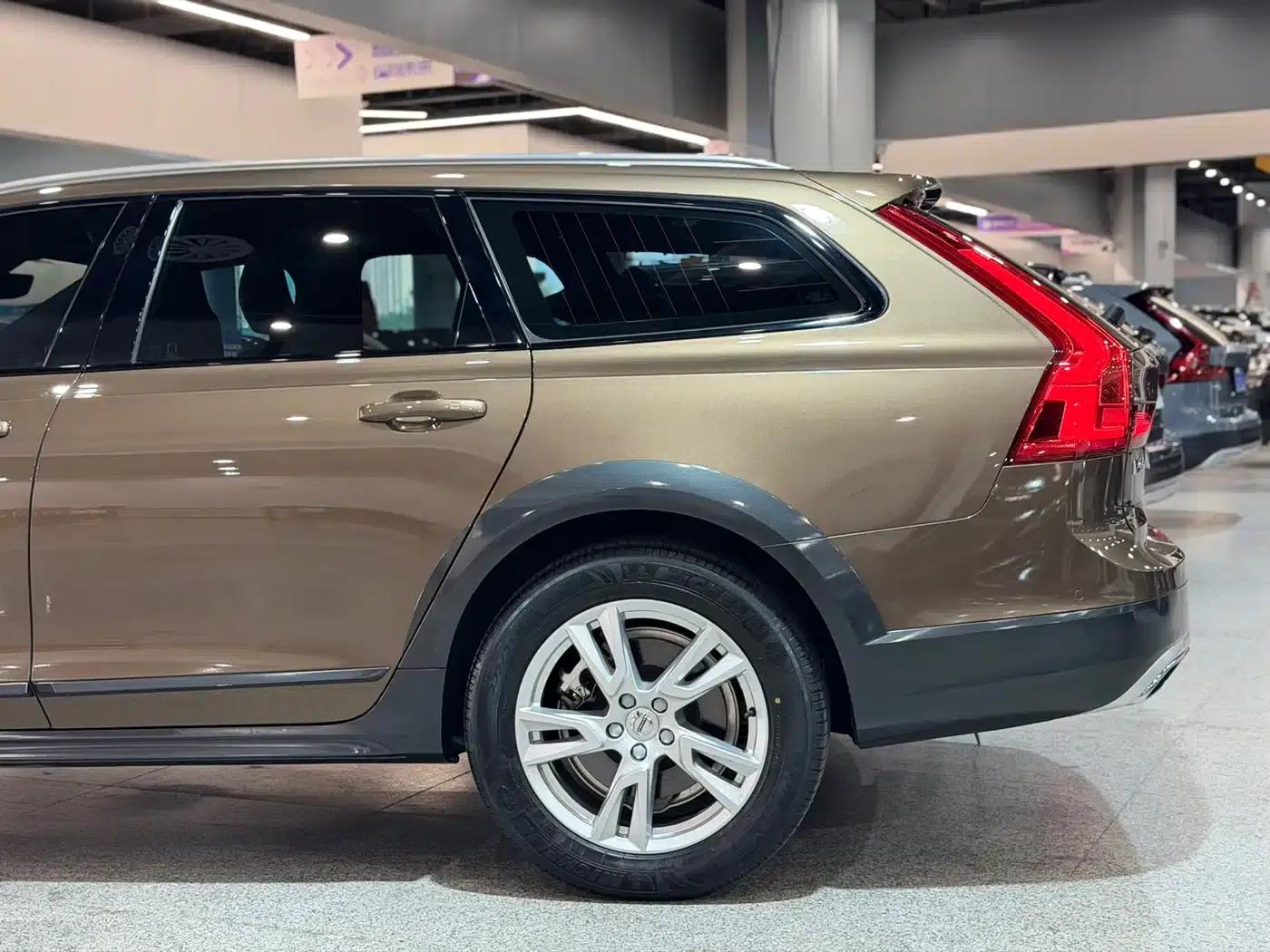 2017 Volvo V90 Cross Country T5 AWD Smart Edition — миниатюра 8