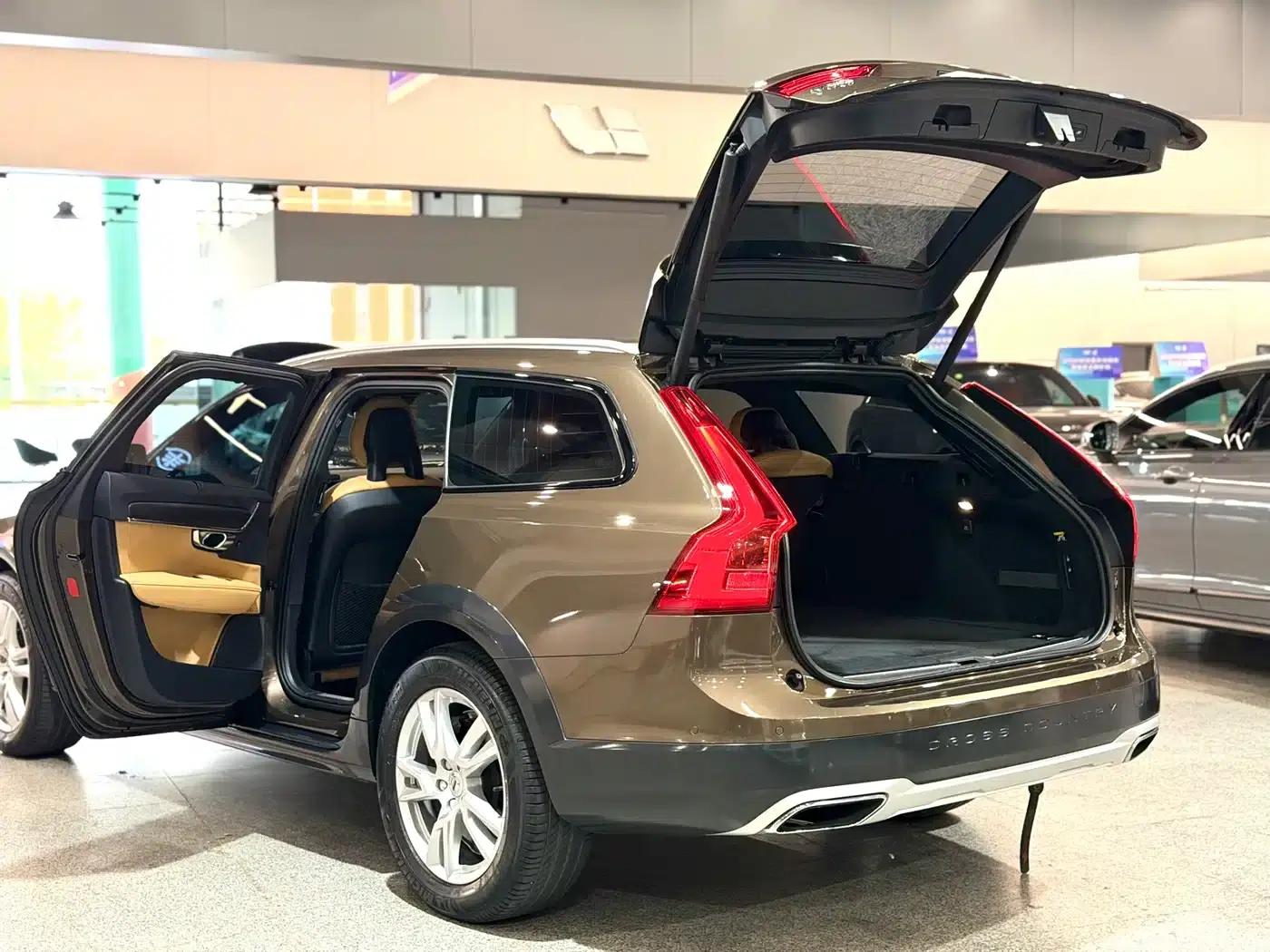 2017 Volvo V90 Cross Country T5 AWD Smart Edition — миниатюра 9