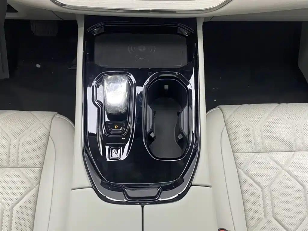 Volvo EM90 2025 Ultra 6-seater — миниатюра 6