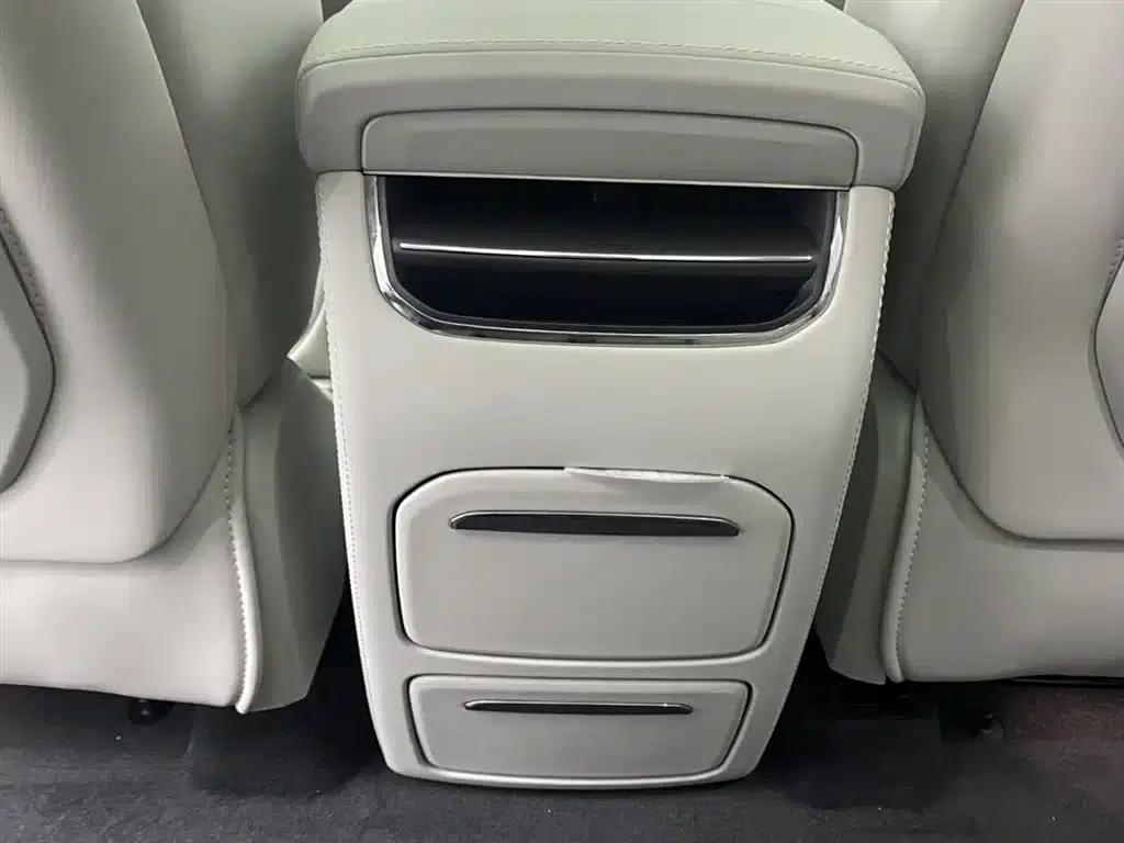 Volvo EM90 2025 Ultra 6-seater — миниатюра 7