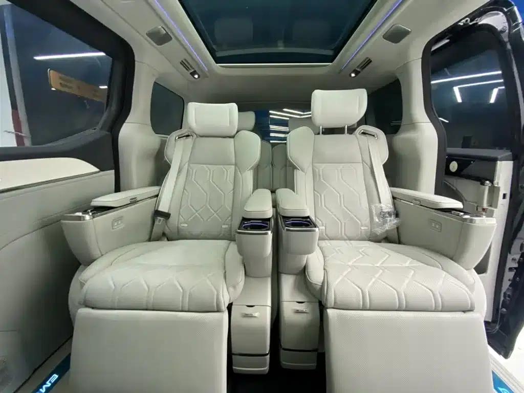 Volvo EM90 2025 Ultra 6-seater — миниатюра 8