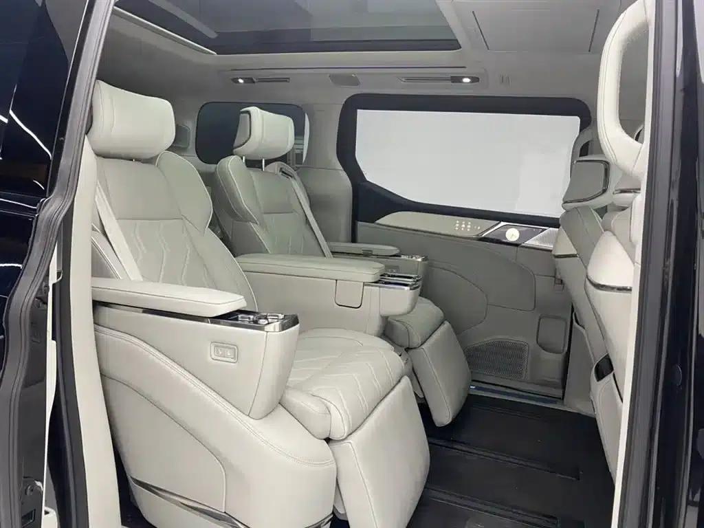 Volvo EM90 2025 Ultra 6-seater — миниатюра 9