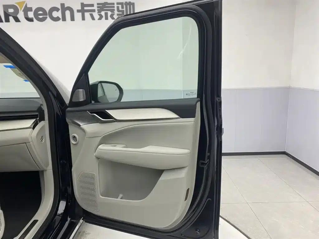Volvo EM90 2025 Ultra 6-seater — миниатюра 10