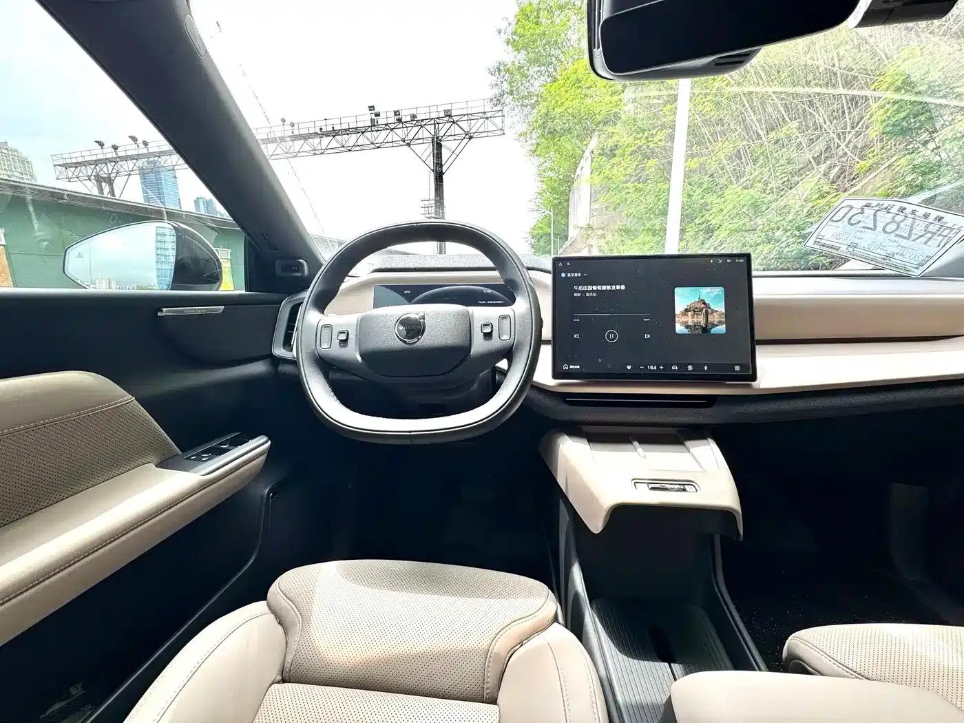 2026 Volvo XC70 Plug-in Hybrid, All-Wheel Drive, Extended Range Plus — миниатюра 12