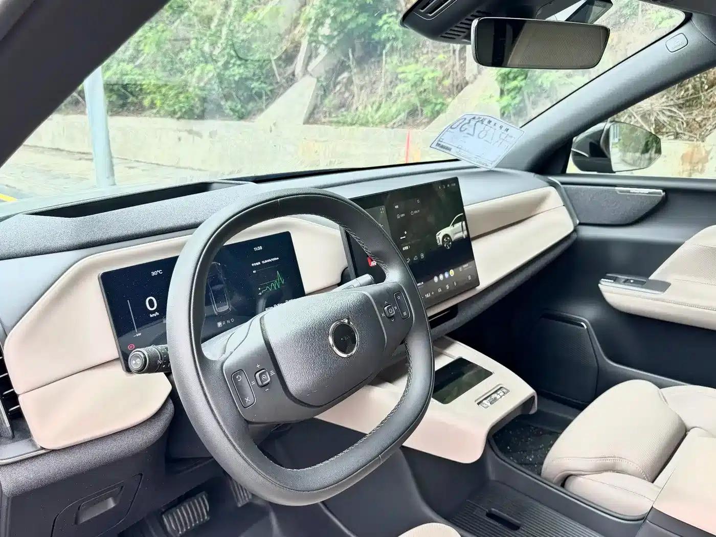 2026 Volvo XC70 Plug-in Hybrid, All-Wheel Drive, Extended Range Plus — миниатюра 13