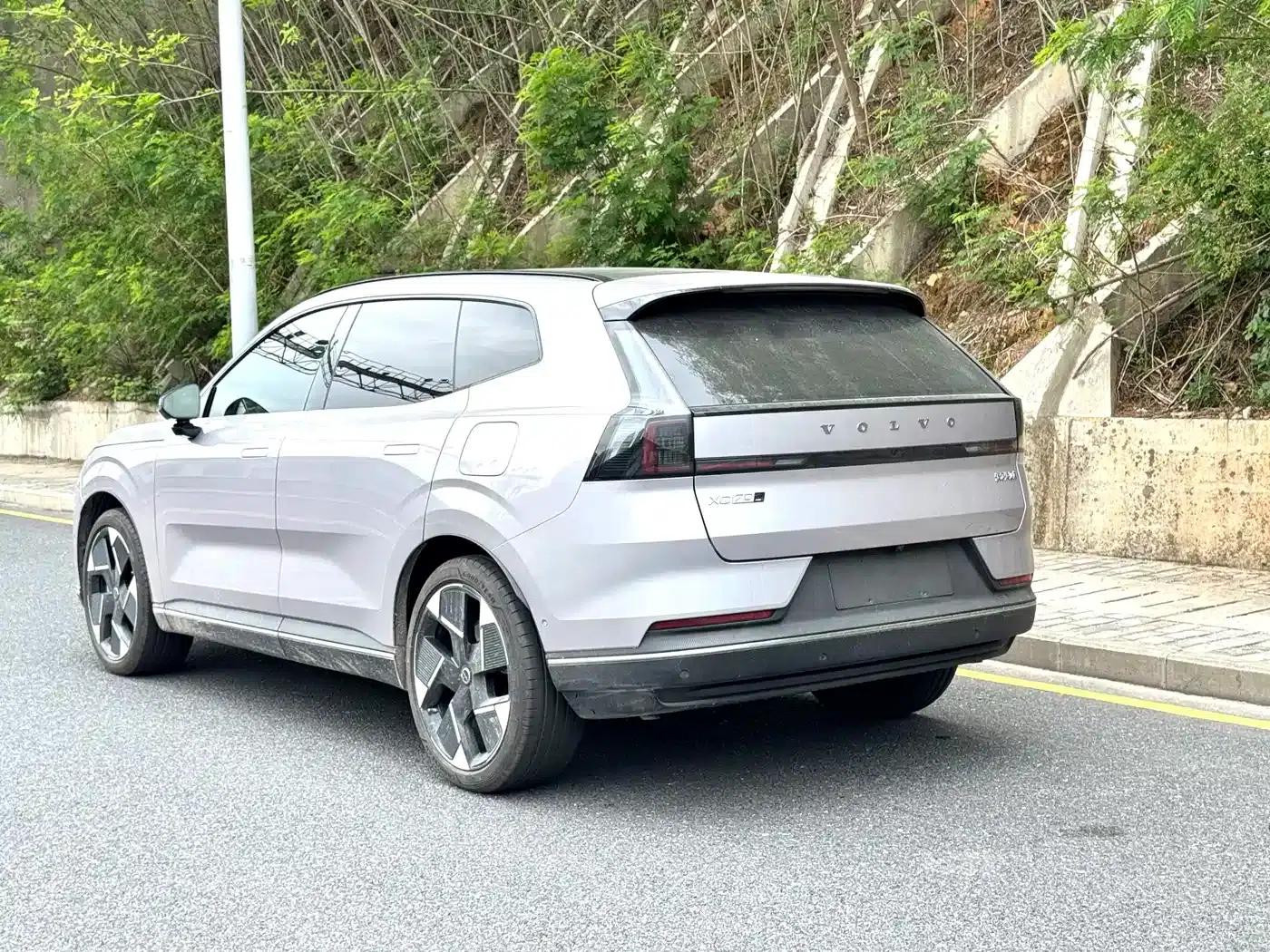 2026 Volvo XC70 Plug-in Hybrid, All-Wheel Drive, Extended Range Plus — миниатюра 7