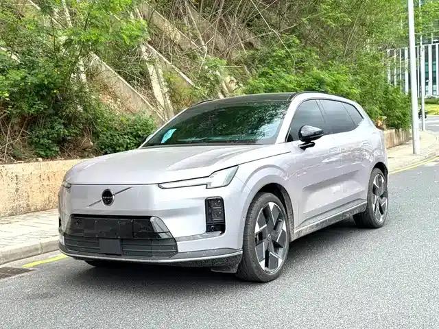 2026 Volvo XC70 Plug-in Hybrid, All-Wheel Drive, Extended Range Plus