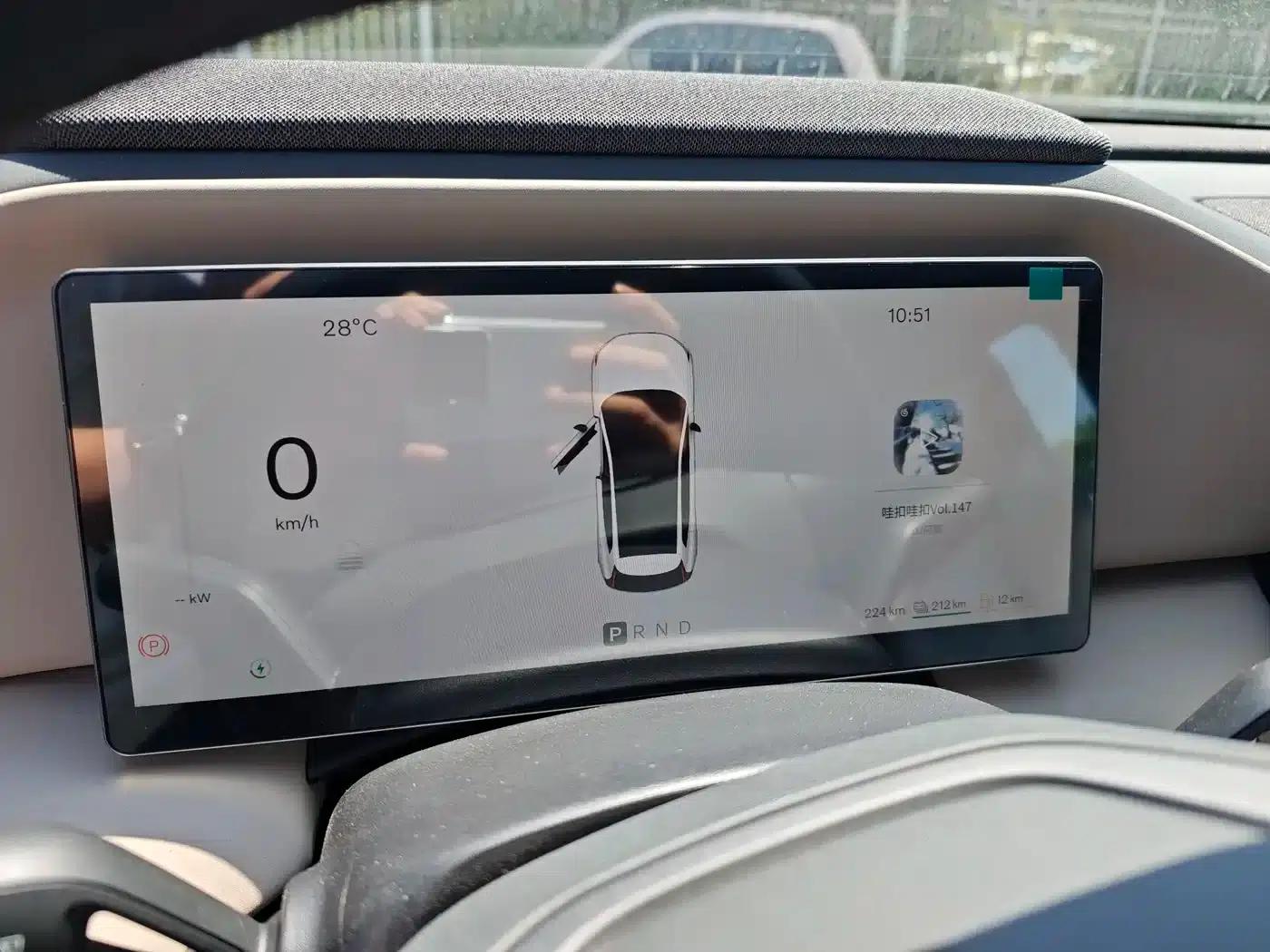 2026 Volvo XC70 Plug-in Hybrid, All-Wheel Drive, Long Range Core — миниатюра 4