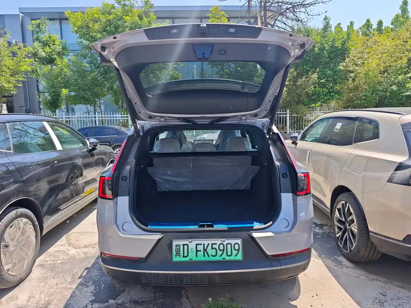 2026 Volvo XC70 Plug-in Hybrid, All-Wheel Drive, Long Range Core — миниатюра 7