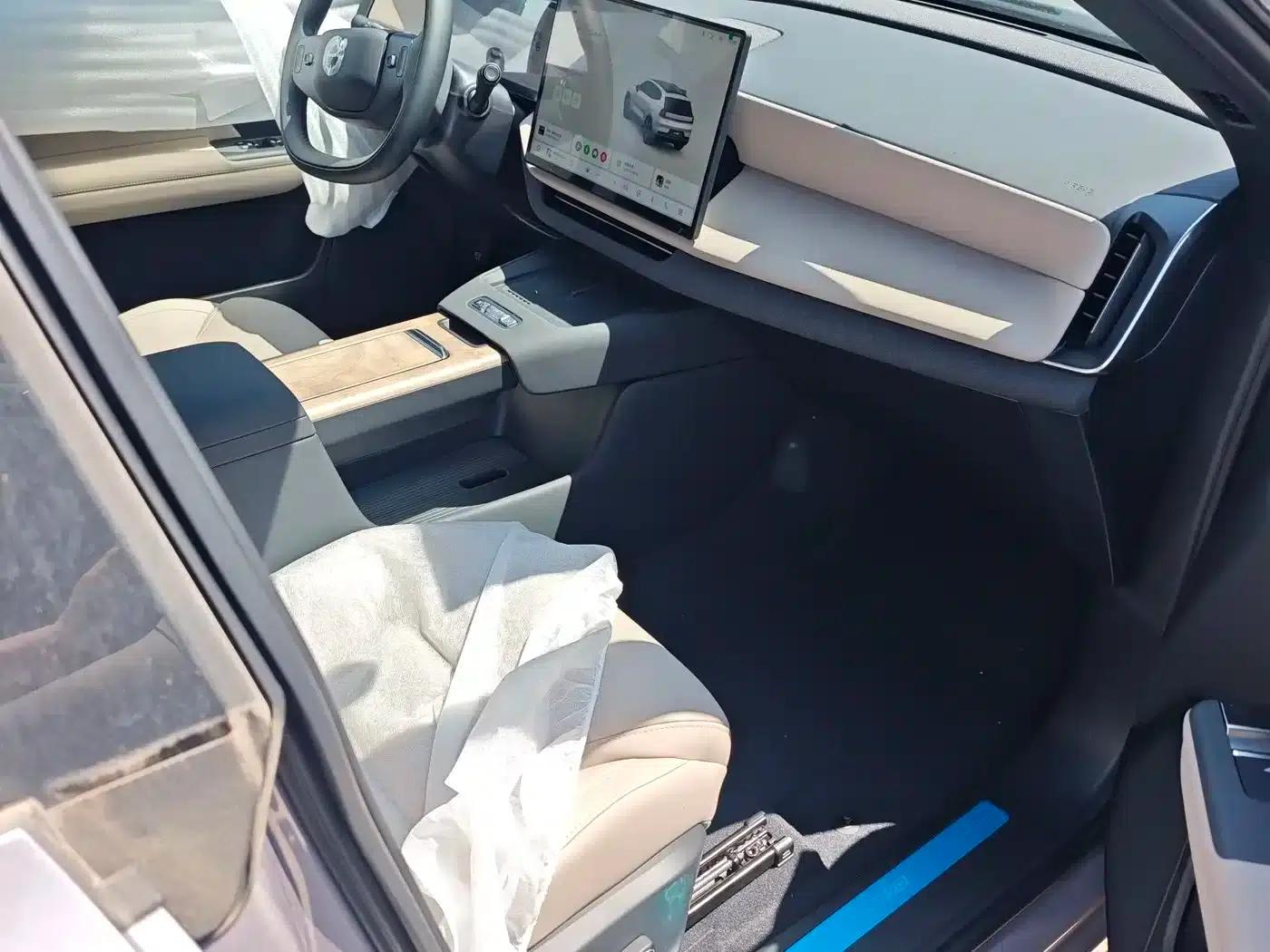 2026 Volvo XC70 Plug-in Hybrid, All-Wheel Drive, Long Range Core — миниатюра 8
