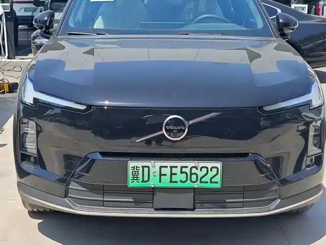 2026 Volvo XC70 Plug-in Hybrid, All-Wheel Drive, Long Range Core