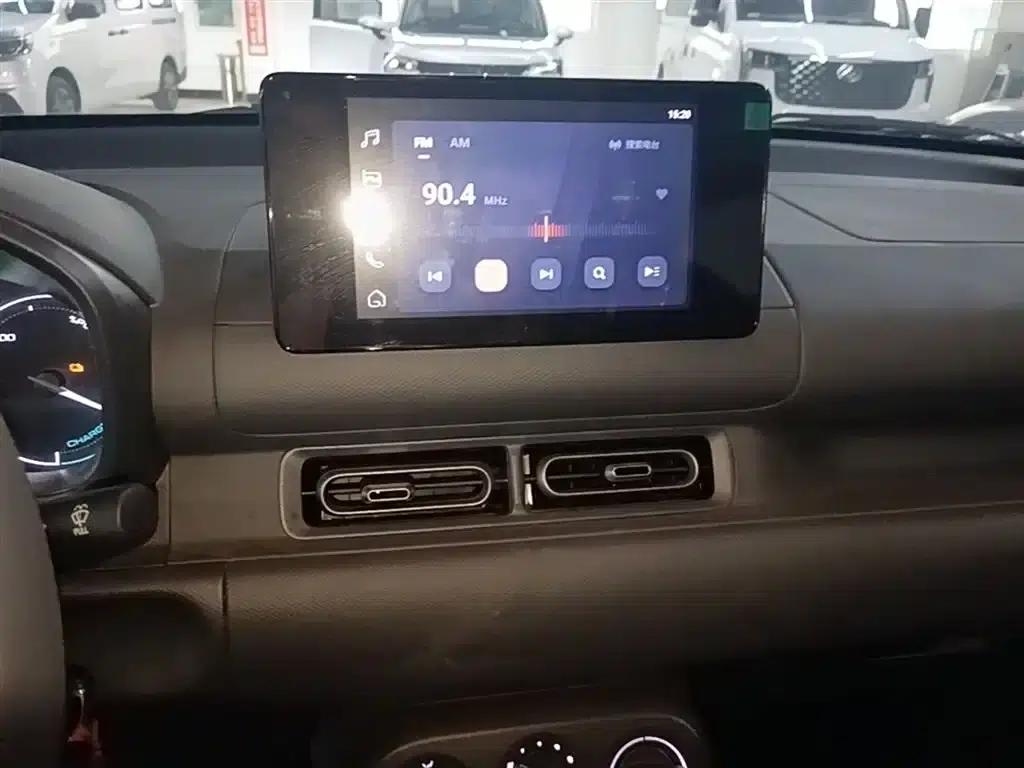 Wuling Hongguang New Energy 2025 Range-Extended Hybrid 50km Comfort Model — миниатюра 13