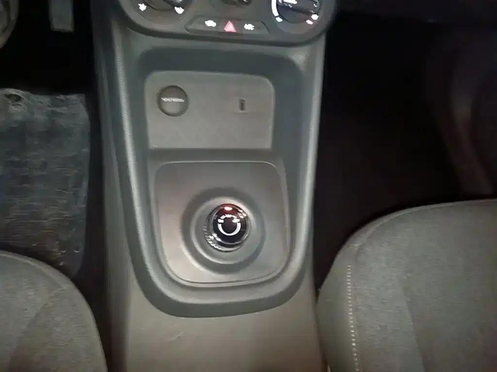 Wuling Hongguang New Energy 2025 Range-Extended Hybrid 50km Comfort Model — миниатюра 14