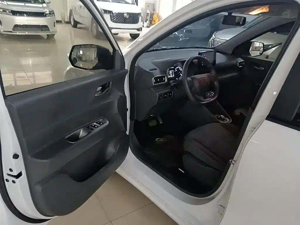 Wuling Hongguang New Energy 2025 Range-Extended Hybrid 50km Comfort Model — миниатюра 16