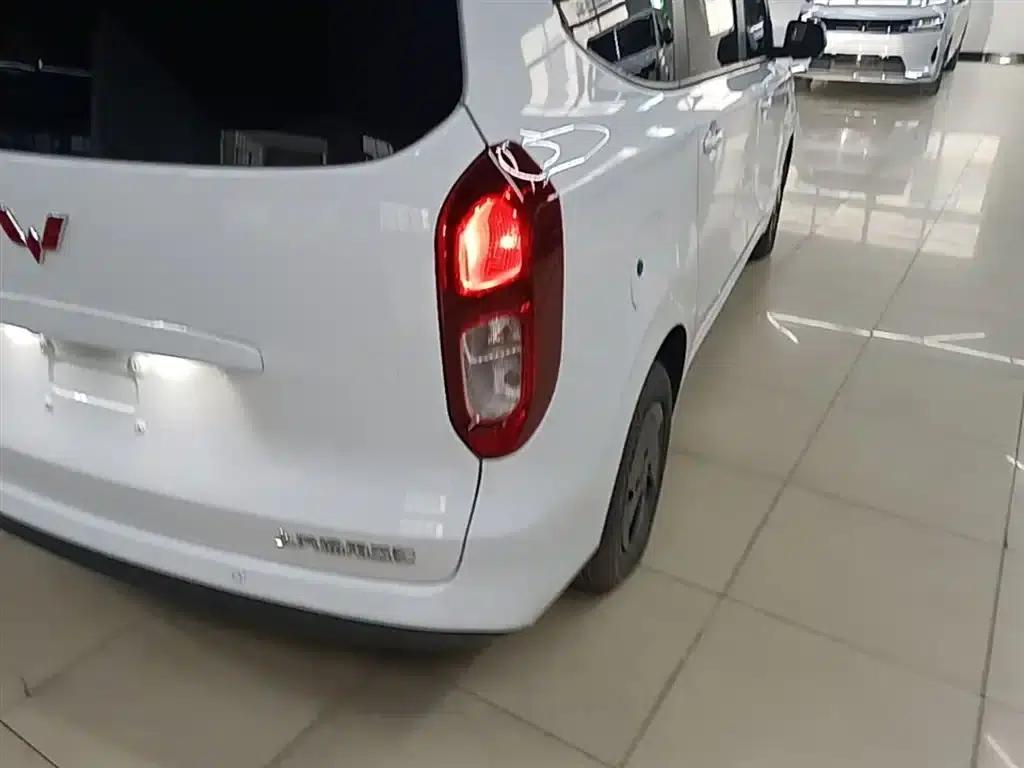 Wuling Hongguang New Energy 2025 Range-Extended Hybrid 50km Comfort Model — миниатюра 8