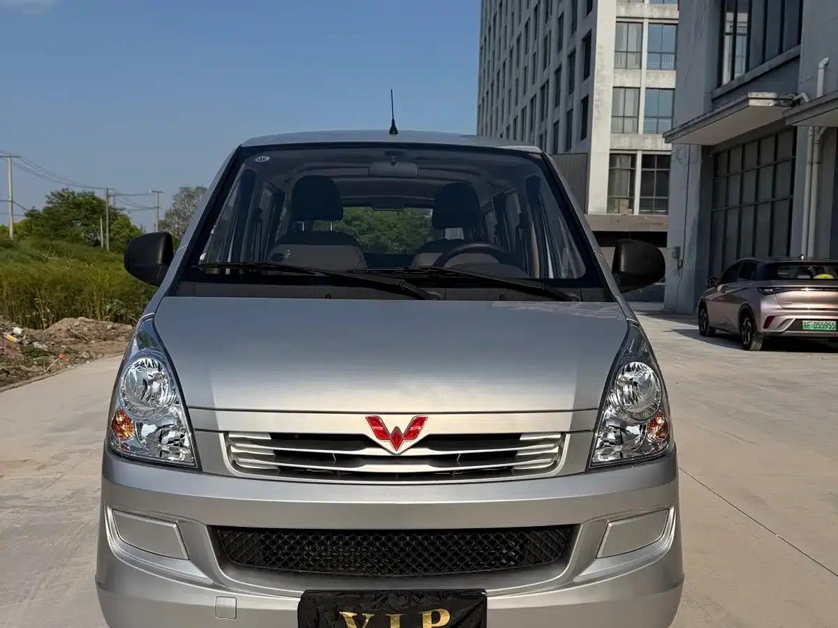 Wuling Rongguang S 2022 1.2L Standard Edition 7-Seater LSI — миниатюра 2