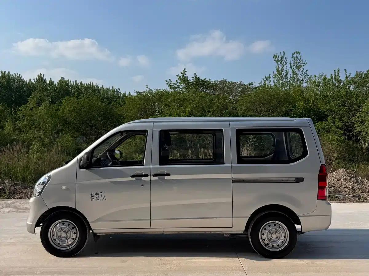Wuling Rongguang S 2022 1.2L Standard Edition 7-Seater LSI — миниатюра 3