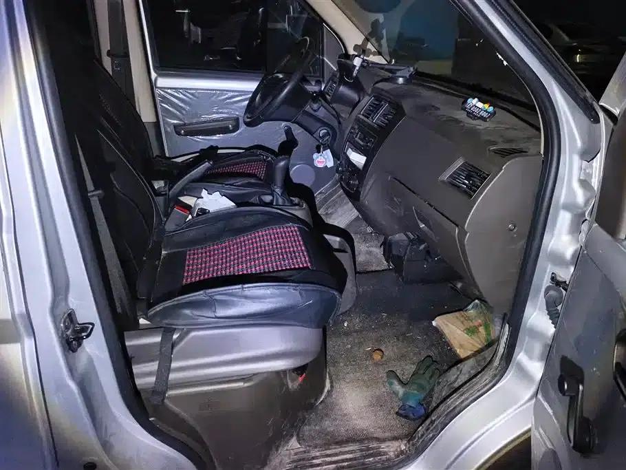 Wuling Rongguang S 2023 1.5L Basic Model 5/7 Seats — миниатюра 8