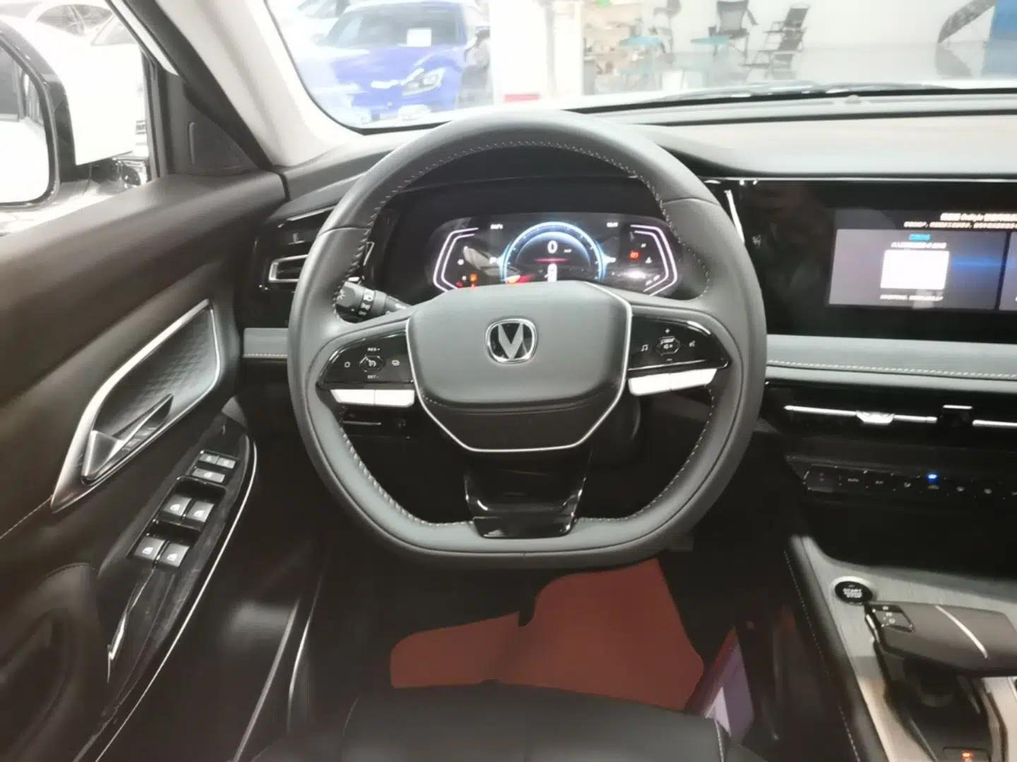 CHANGAN X7 PLUS 2024 1.5T Automatic Prestige 7-Seater — миниатюра 13