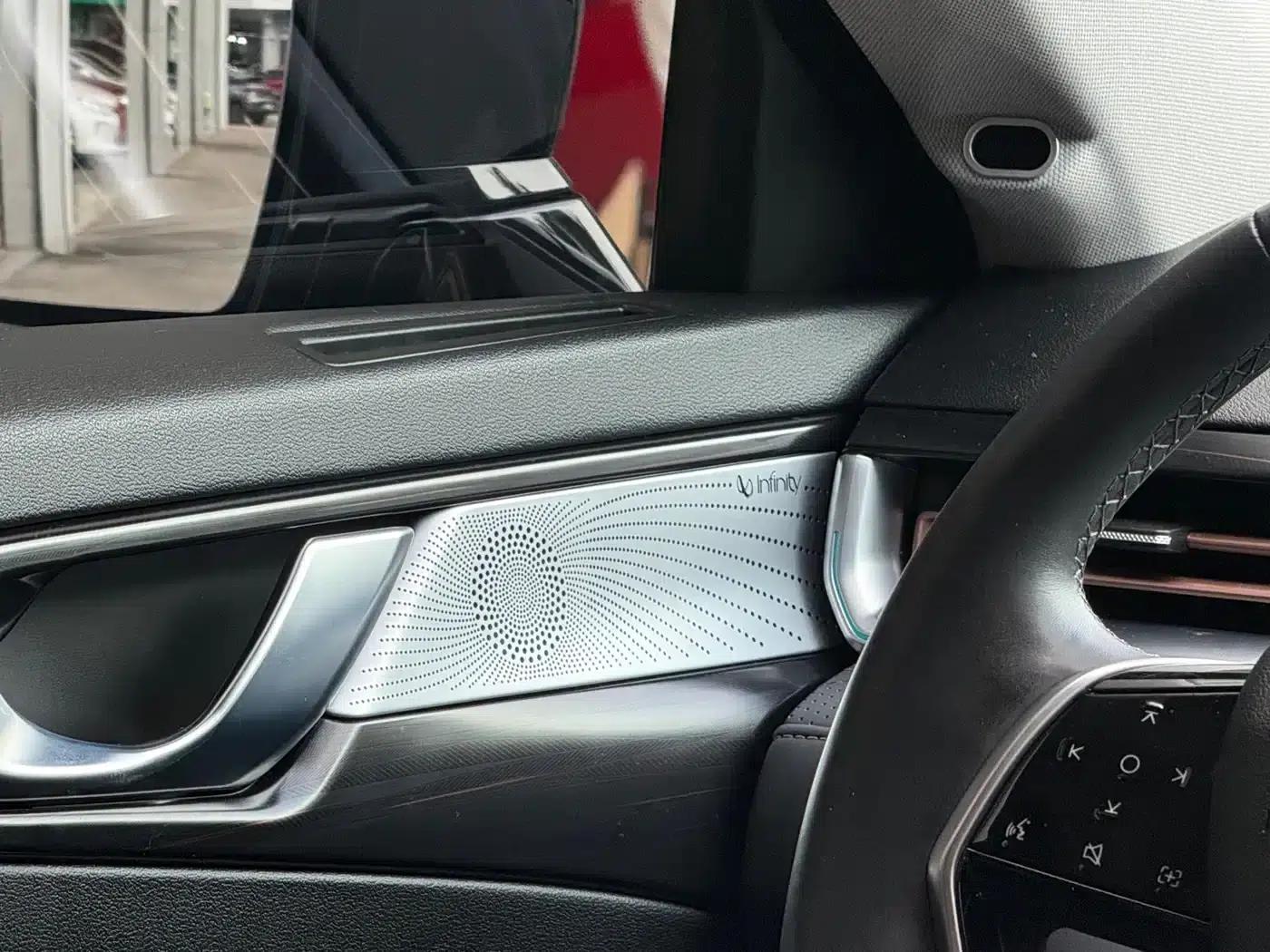 Weipai Latte DHT-PHEV 2022 1.5T AWD Super Large Cup — миниатюра 13