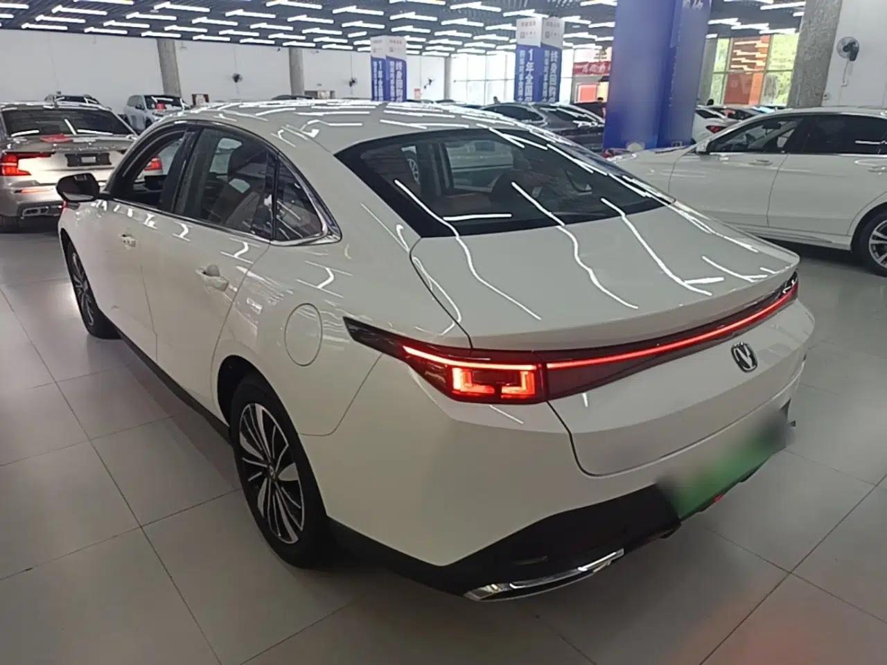 CHANGAN Eado PHEV 2025 Smart New Blue Whale 145KM Battleship Edition — миниатюра 4