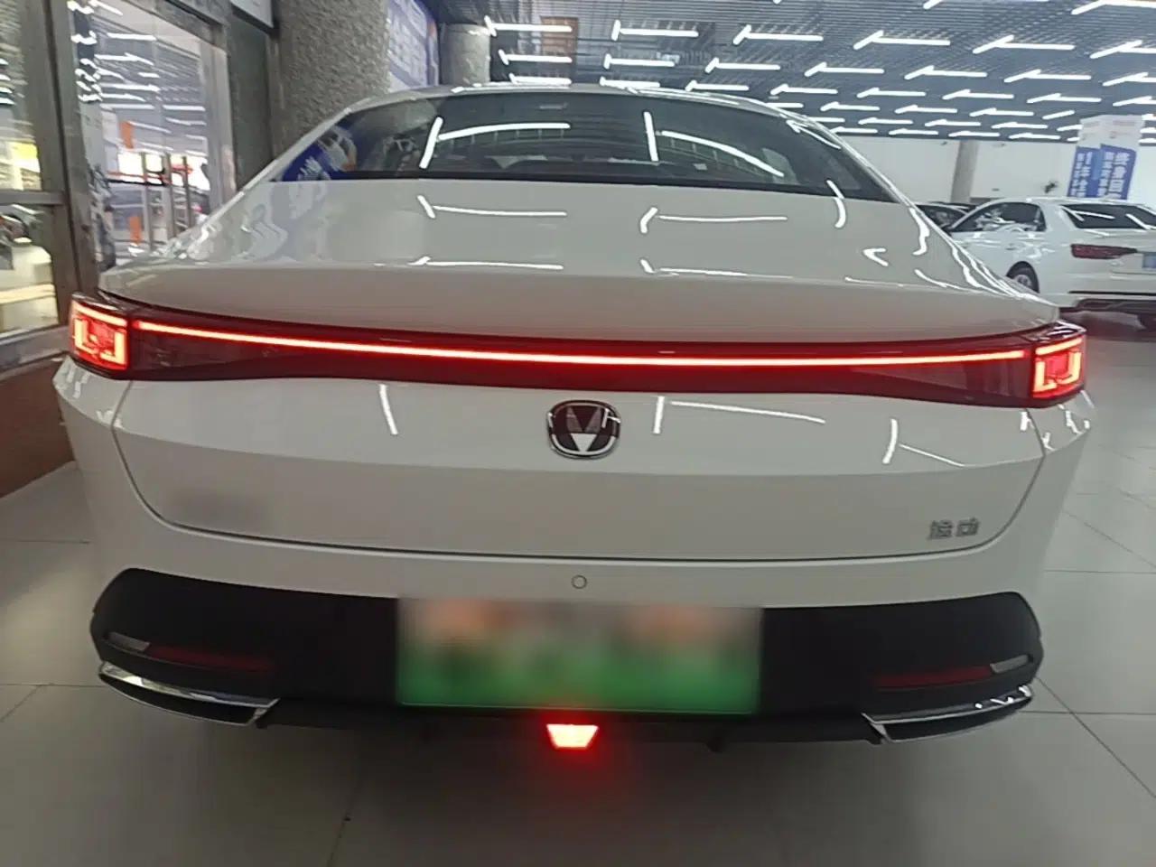 CHANGAN Eado PHEV 2025 Smart New Blue Whale 145KM Battleship Edition — миниатюра 5