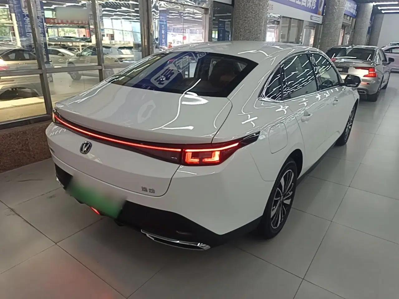 CHANGAN Eado PHEV 2025 Smart New Blue Whale 145KM Battleship Edition — миниатюра 6
