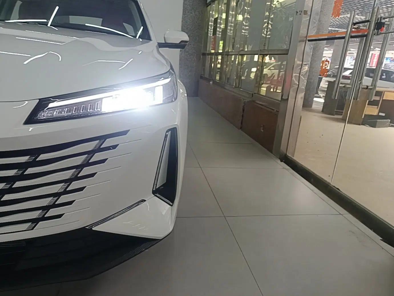 CHANGAN Eado PHEV 2025 Smart New Blue Whale 145KM Battleship Edition — миниатюра 9