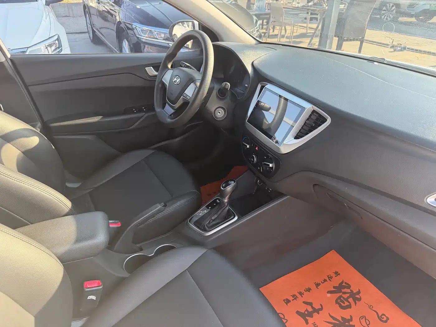 2016 Hyundai Verna 1.4L Automatic GLS (Cool Edition) — миниатюра 14
