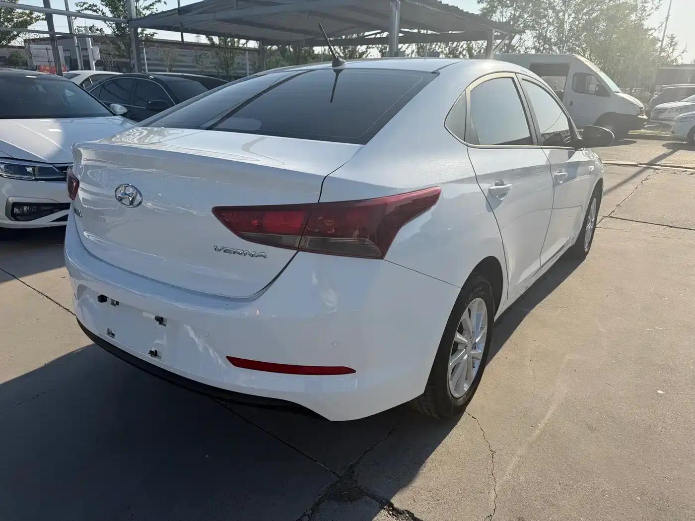 2016 Hyundai Verna 1.4L Automatic GLS (Cool Edition) — миниатюра 4