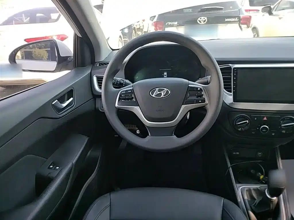 2020 Hyundai Verna 1.4L Manual GLS Cool Edition — миниатюра 11
