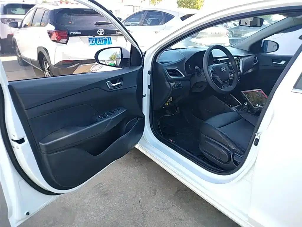 2020 Hyundai Verna 1.4L Manual GLS Cool Edition — миниатюра 16