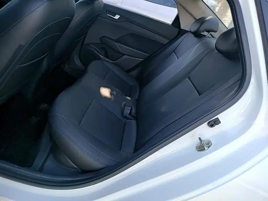 2020 Hyundai Verna 1.4L Manual GLS Cool Edition — миниатюра 17