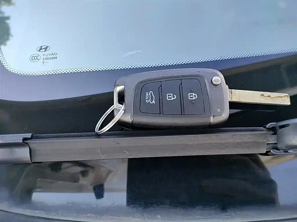 2020 Hyundai Verna 1.4L Manual GLS Cool Edition — миниатюра 9