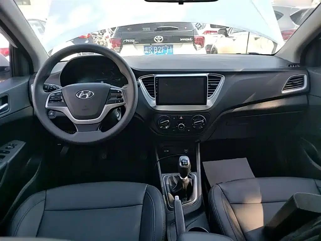 2020 Hyundai Verna 1.4L Manual GLS Cool Edition — миниатюра 10
