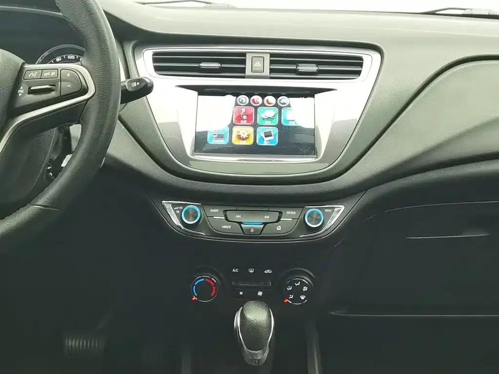 Chevrolet Aveo RV 2016 1.5L Automatic Fun Edition — миниатюра 12