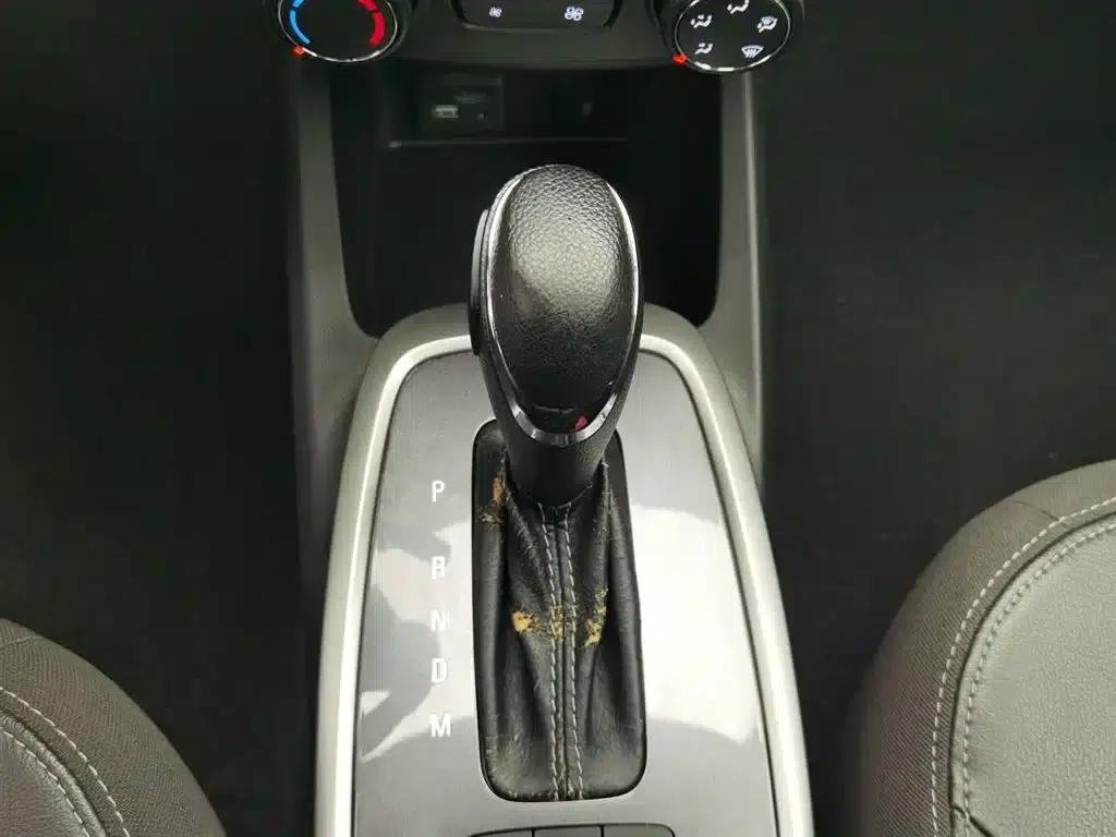 Chevrolet Aveo RV 2016 1.5L Automatic Fun Edition — миниатюра 13