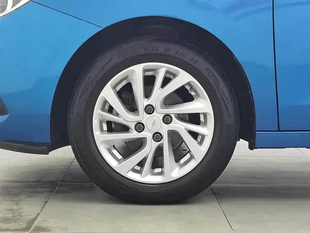Chevrolet Aveo RV 2016 1.5L Automatic Fun Edition — миниатюра 17