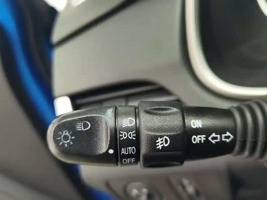 Chevrolet Aveo RV 2016 1.5L Automatic Fun Edition — миниатюра 21