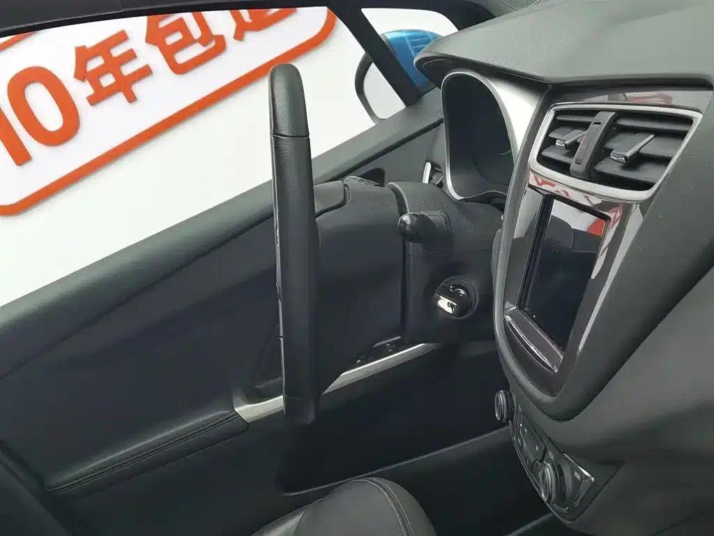 Chevrolet Aveo RV 2016 1.5L Automatic Fun Edition — миниатюра 22